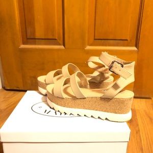 🍃Steve Madden platform sandals